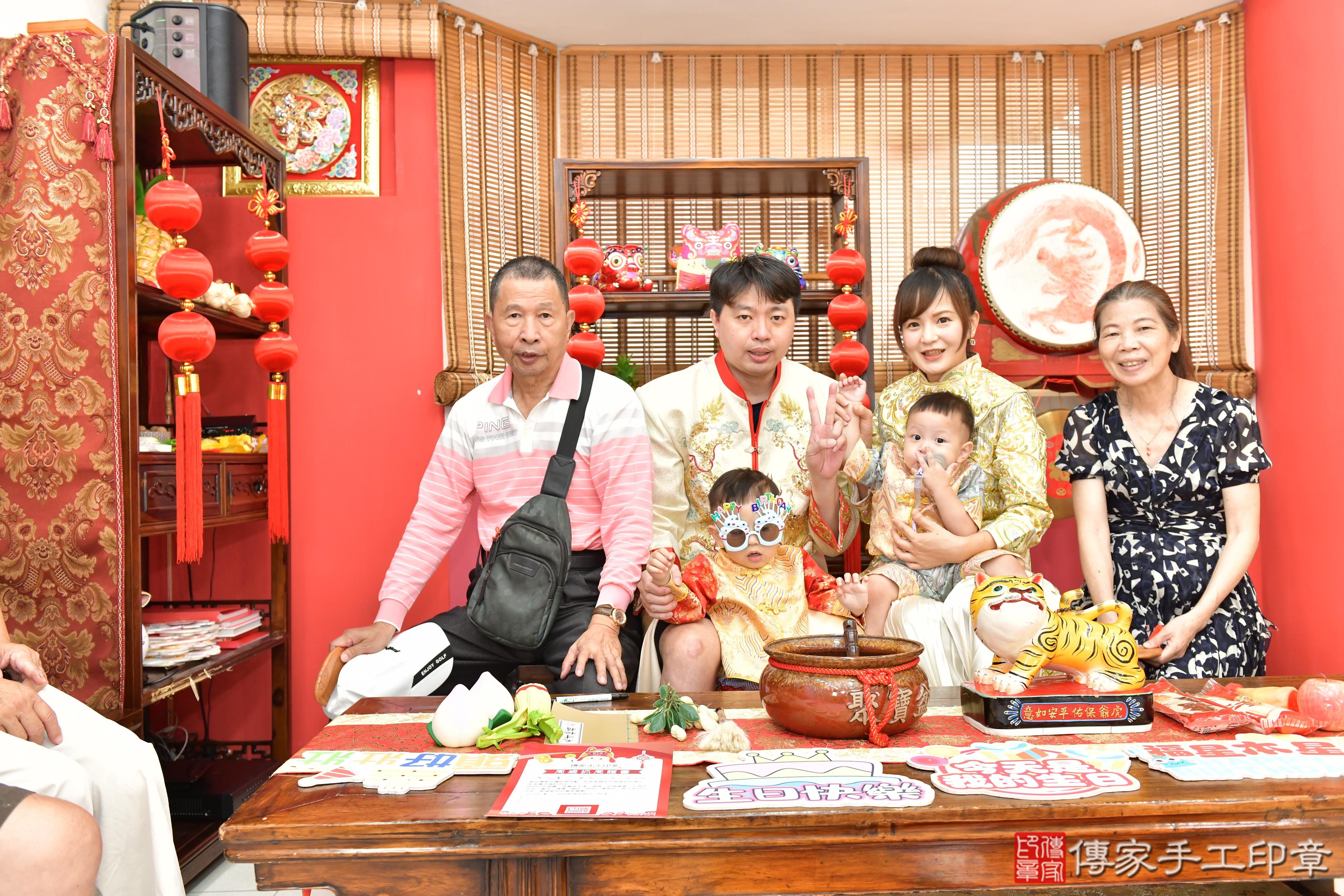 傳家手工印章高雄店、抓周、度晬、中國風會場、抓周道具物品、抓周證書、滿周歲、小允寶寶、高雄市、拍照、生日快樂