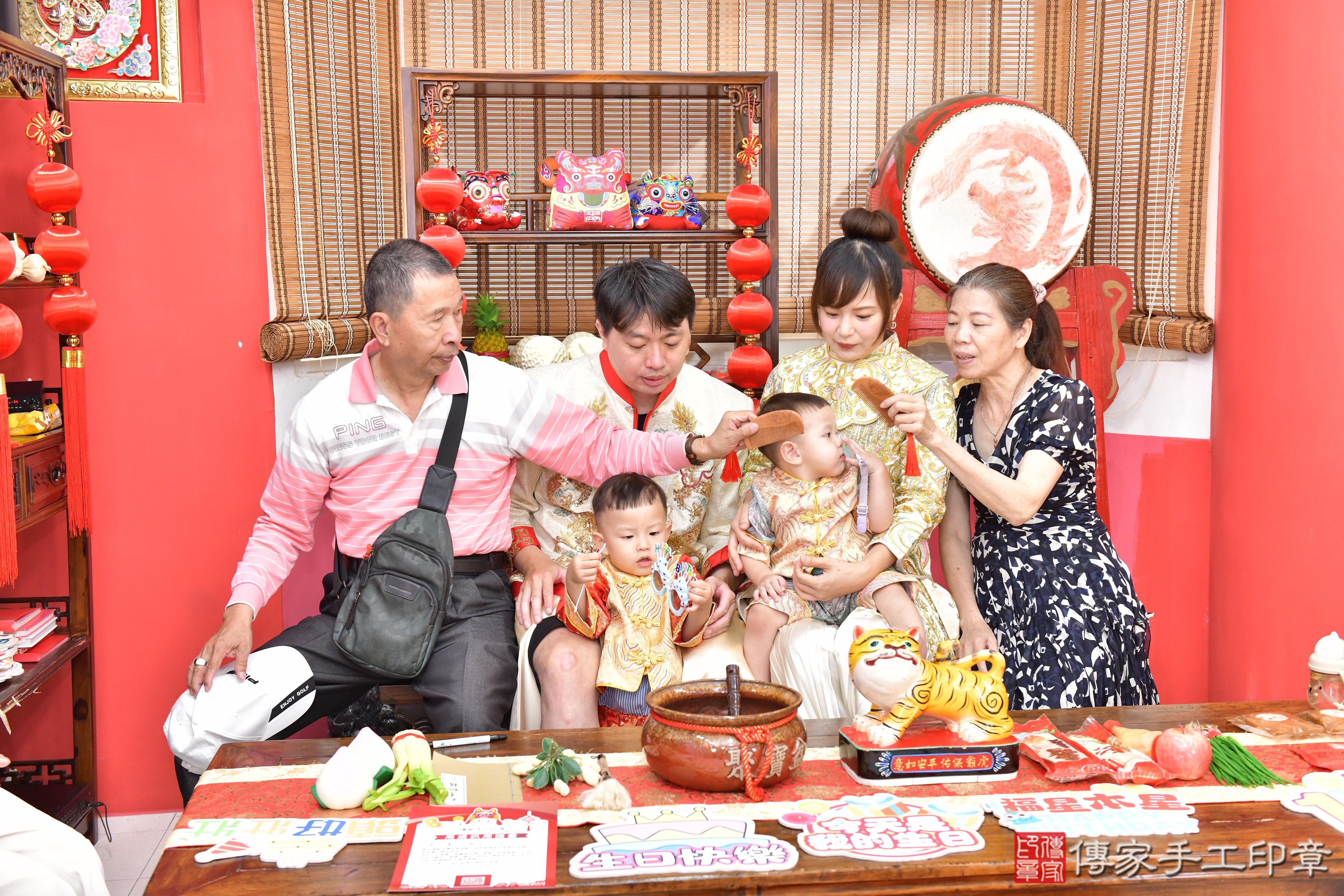 傳家手工印章高雄店、抓周、度晬、中國風會場、抓周道具物品、抓周證書、滿周歲、小允寶寶、高雄市、拍照、生日快樂