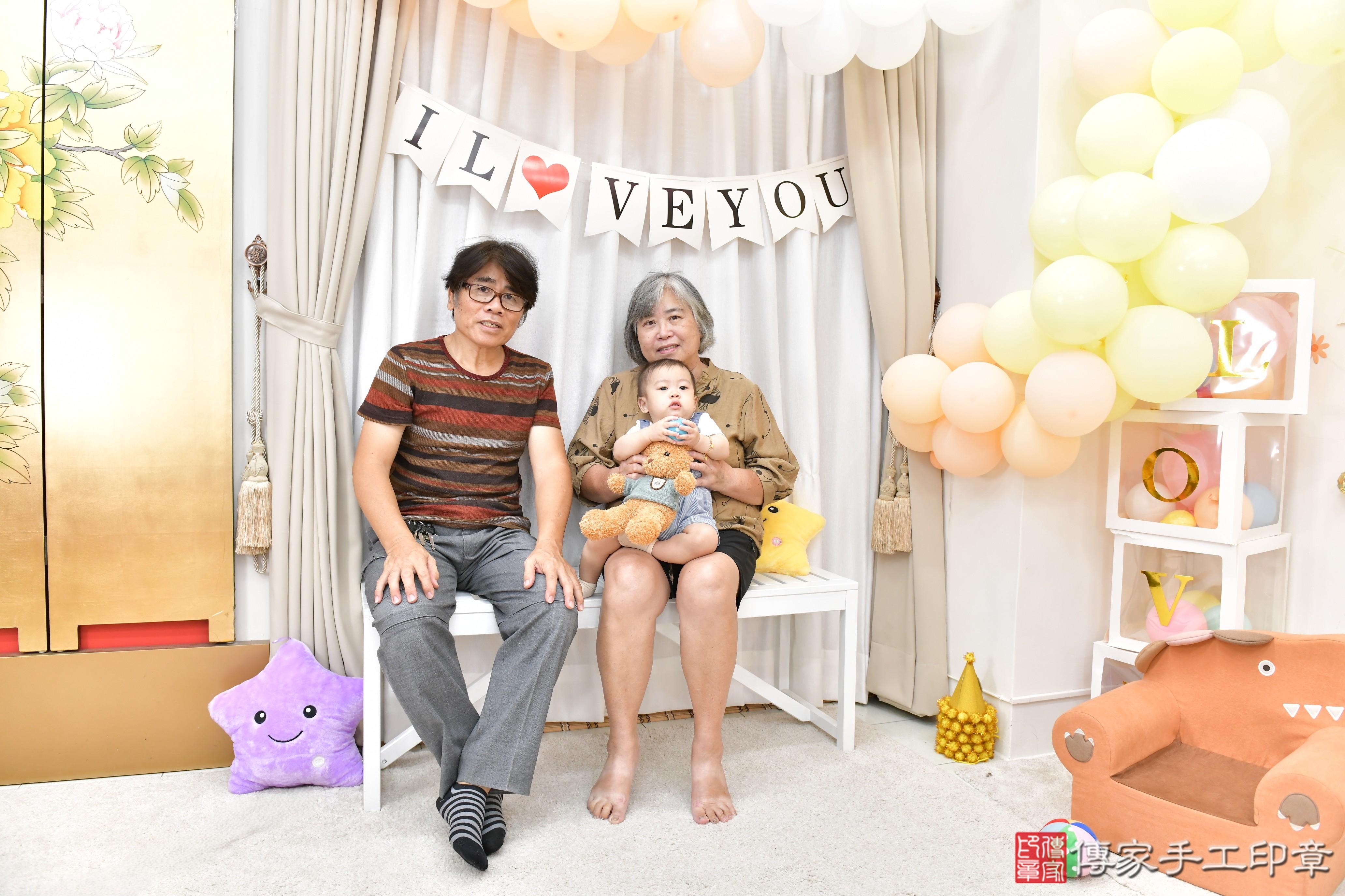 傳家手工印章高雄店、抓周、度晬、中國風會場、抓周道具物品、抓周證書、滿周歲、淇淇寶寶、高雄市、拍照、生日快樂