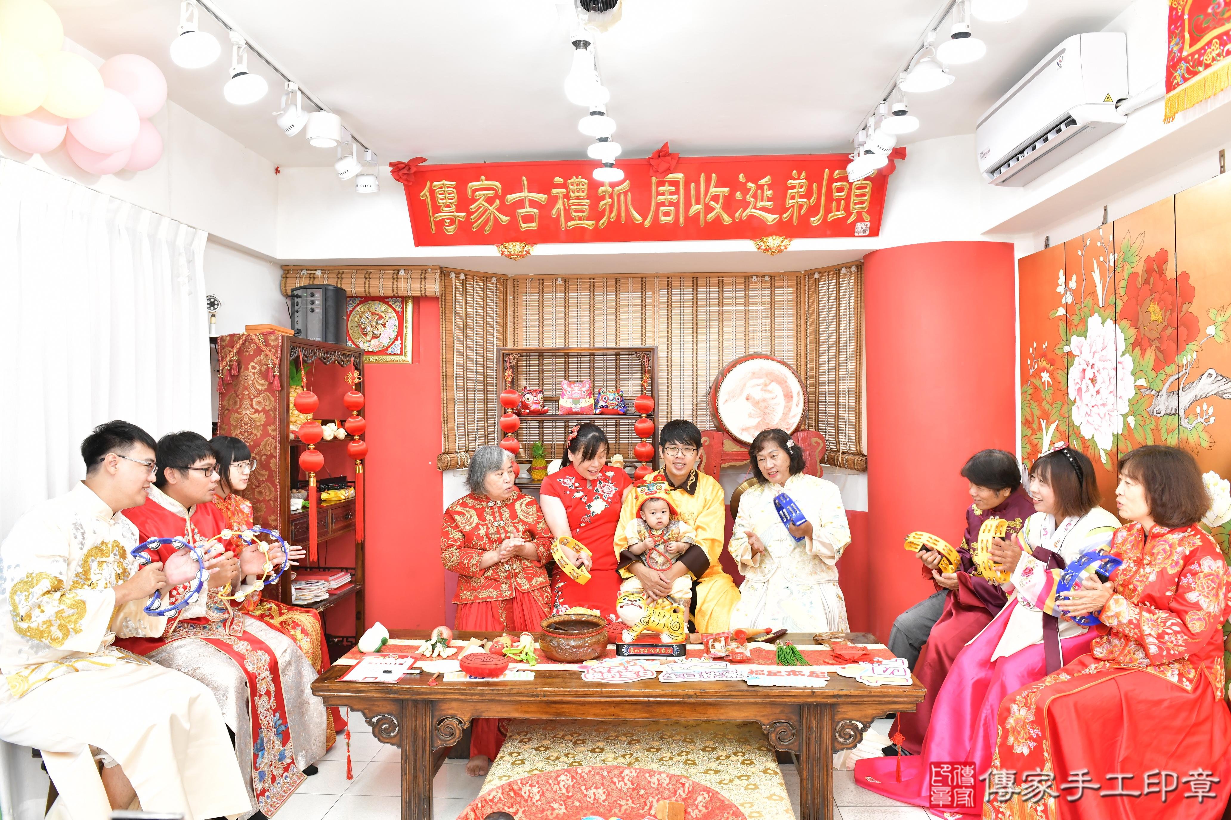 傳家手工印章高雄店、抓周、度晬、中國風會場、抓周道具物品、抓周證書、滿周歲、淇淇寶寶、高雄市、拍照、生日快樂