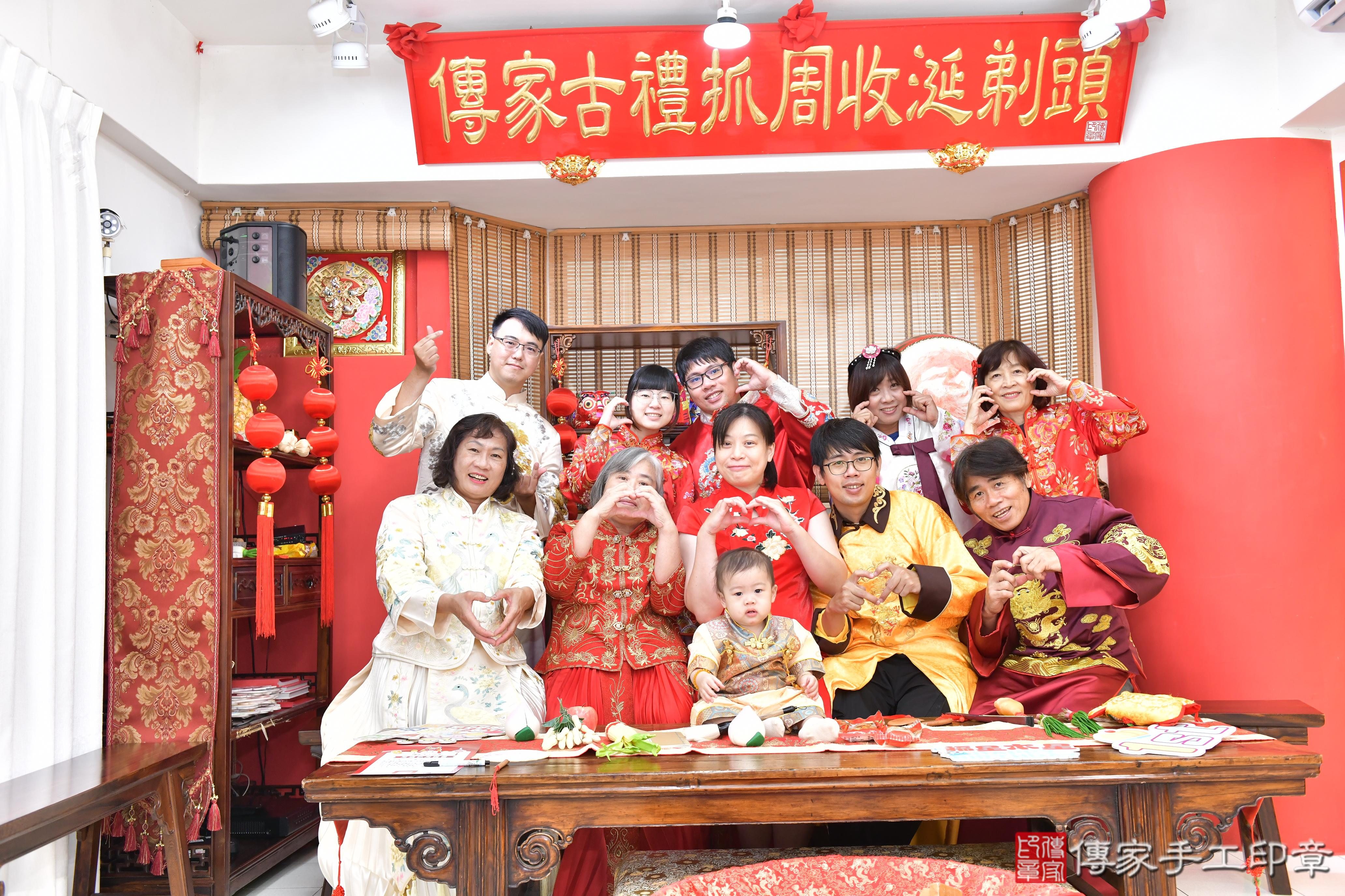 傳家手工印章高雄店、抓周、度晬、中國風會場、抓周道具物品、抓周證書、滿周歲、淇淇寶寶、高雄市、拍照、生日快樂