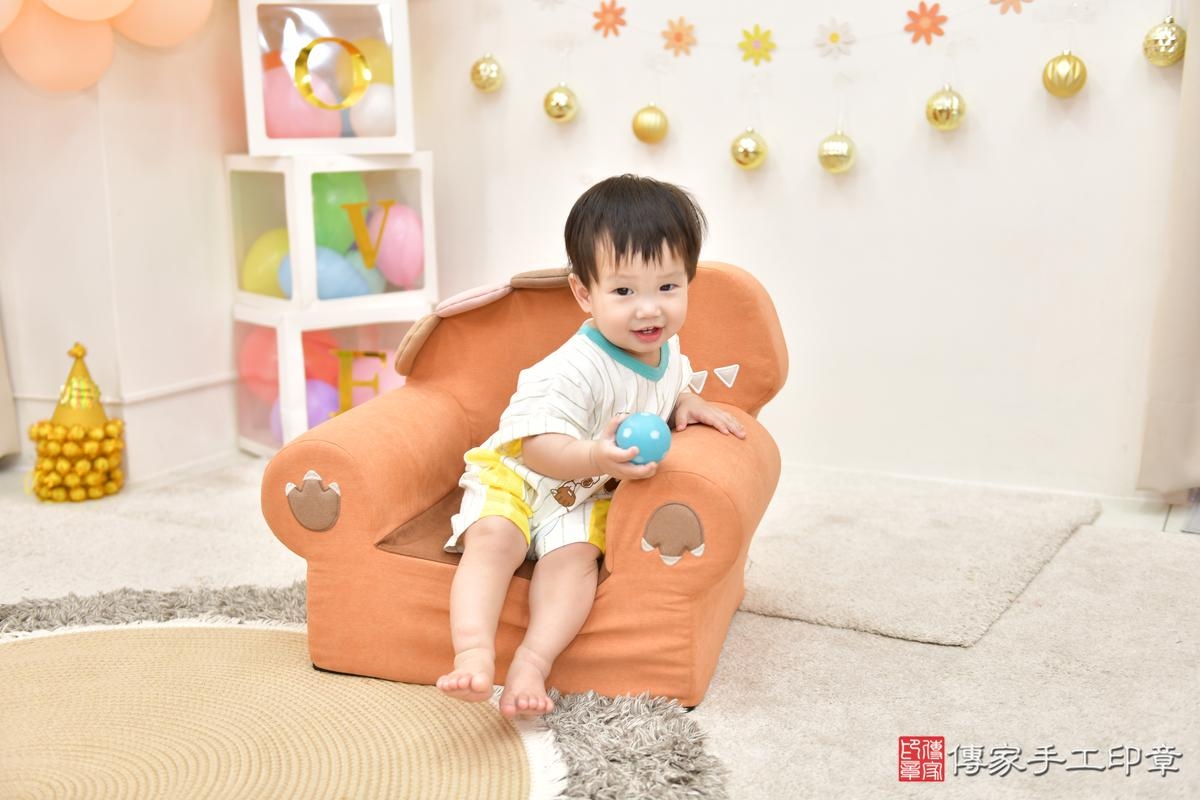 傳家手工印章高雄店、抓周、度晬、中國風會場、抓周道具物品、抓周證書、滿周歲、澤澤寶寶、高雄市、拍照、生日快樂