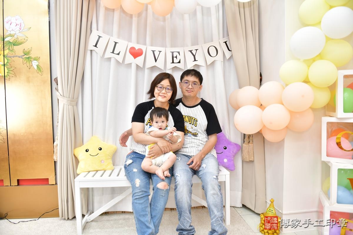 傳家手工印章高雄店、抓周、度晬、中國風會場、抓周道具物品、抓周證書、滿周歲、澤澤寶寶、高雄市、拍照、生日快樂