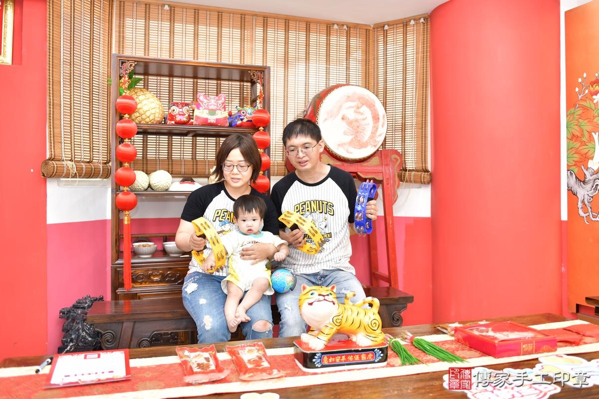 傳家手工印章高雄店、抓周、度晬、中國風會場、抓周道具物品、抓周證書、滿周歲、澤澤寶寶、高雄市、拍照、生日快樂