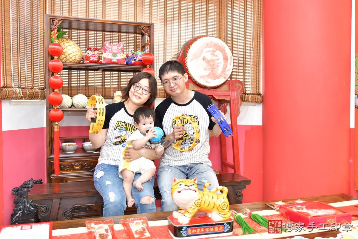 傳家手工印章高雄店、抓周、度晬、中國風會場、抓周道具物品、抓周證書、滿周歲、澤澤寶寶、高雄市、拍照、生日快樂