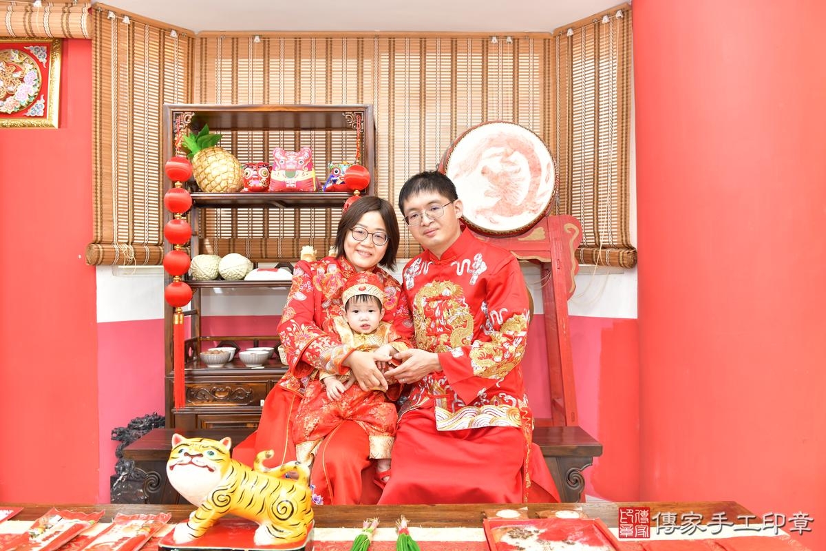 傳家手工印章高雄店、抓周、度晬、中國風會場、抓周道具物品、抓周證書、滿周歲、澤澤寶寶、高雄市、拍照、生日快樂