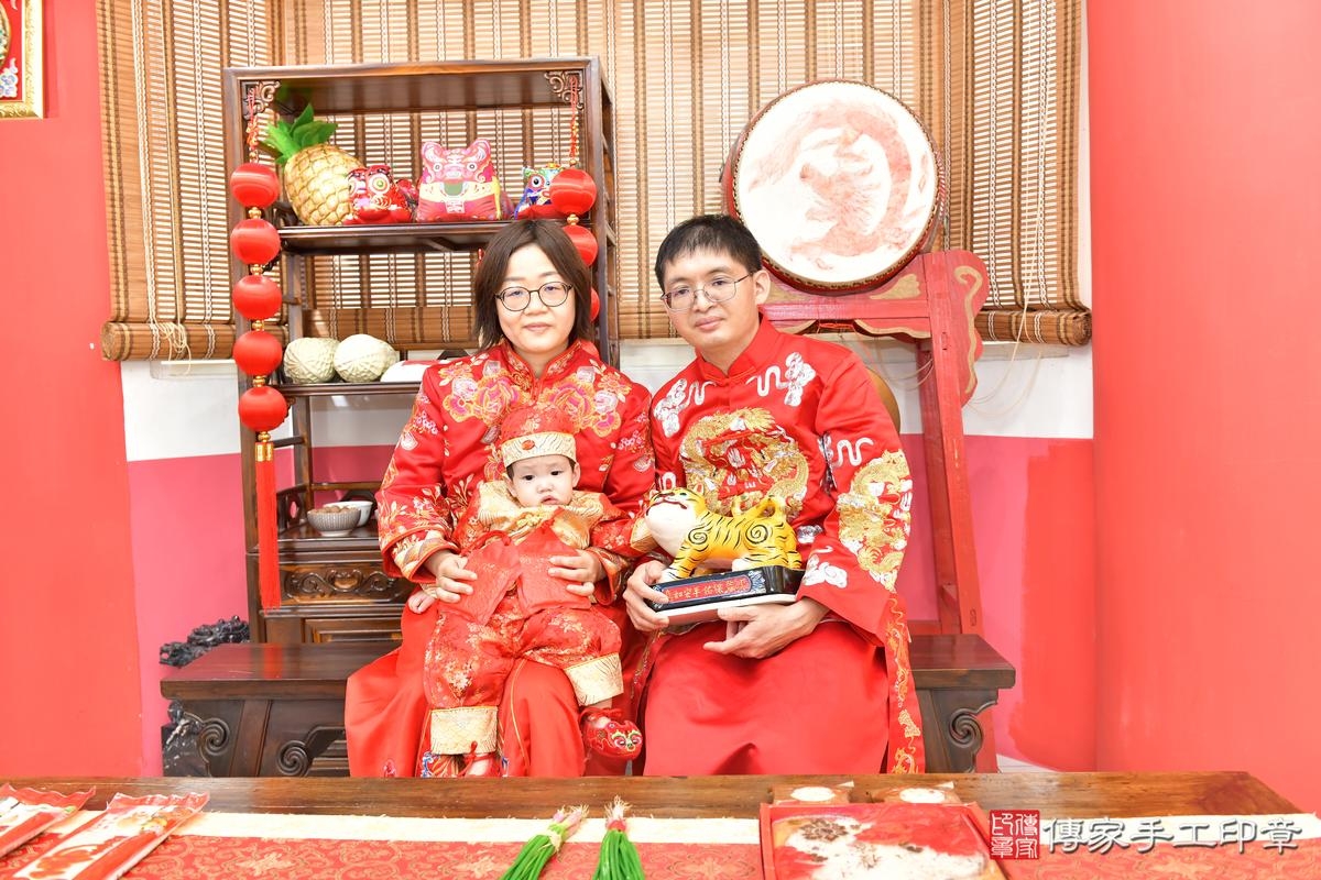 傳家手工印章高雄店、抓周、度晬、中國風會場、抓周道具物品、抓周證書、滿周歲、澤澤寶寶、高雄市、拍照、生日快樂