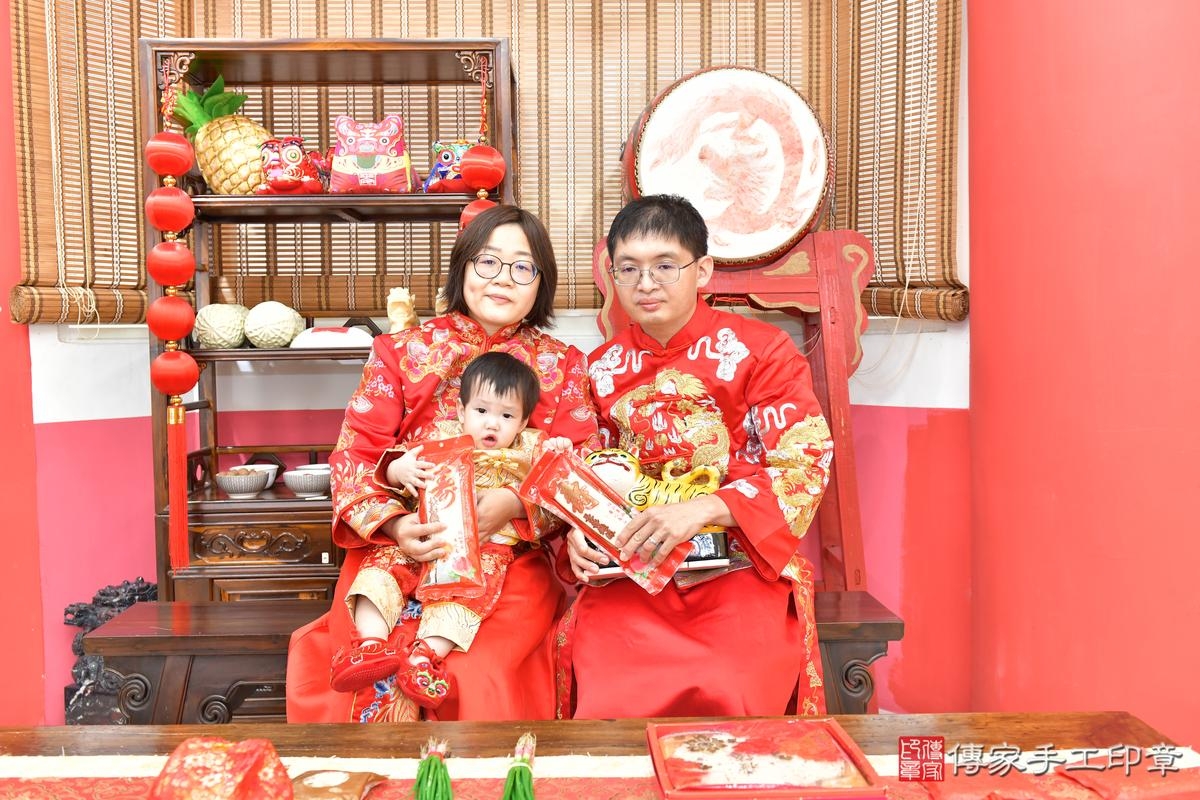 傳家手工印章高雄店、抓周、度晬、中國風會場、抓周道具物品、抓周證書、滿周歲、澤澤寶寶、高雄市、拍照、生日快樂