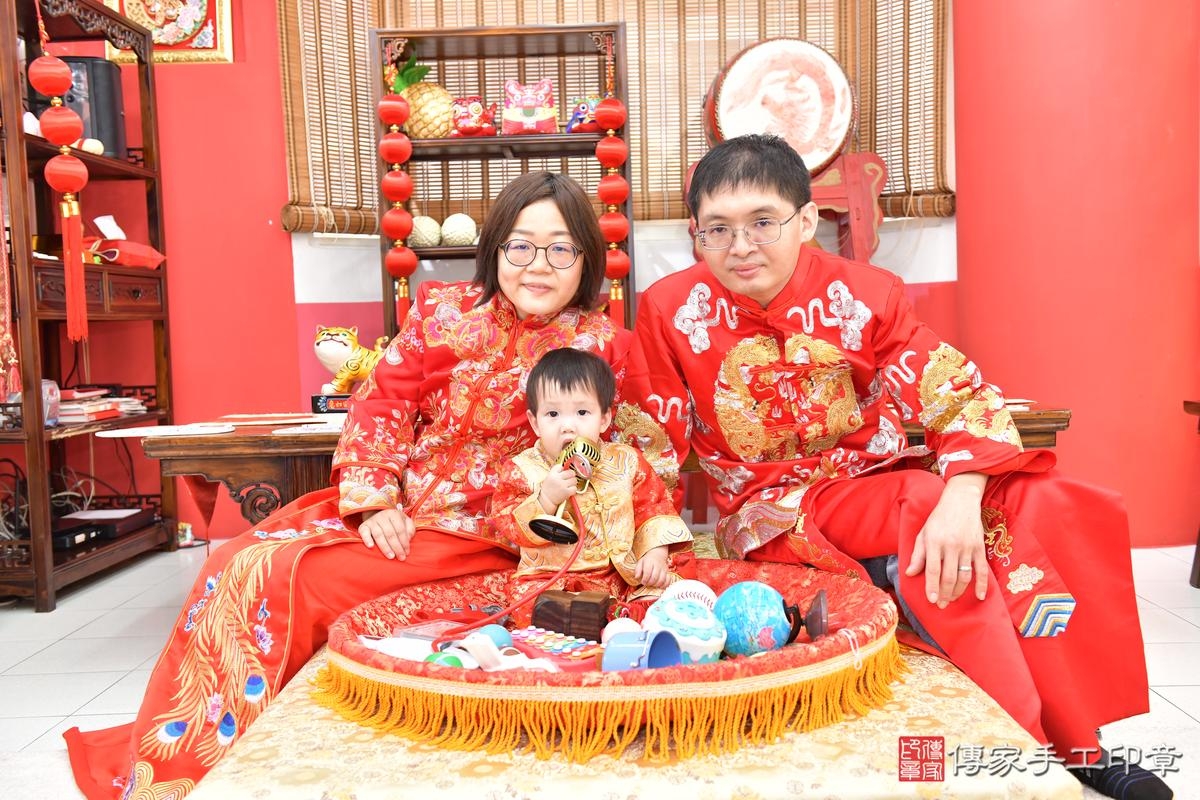 傳家手工印章高雄店、抓周、度晬、中國風會場、抓周道具物品、抓周證書、滿周歲、澤澤寶寶、高雄市、拍照、生日快樂