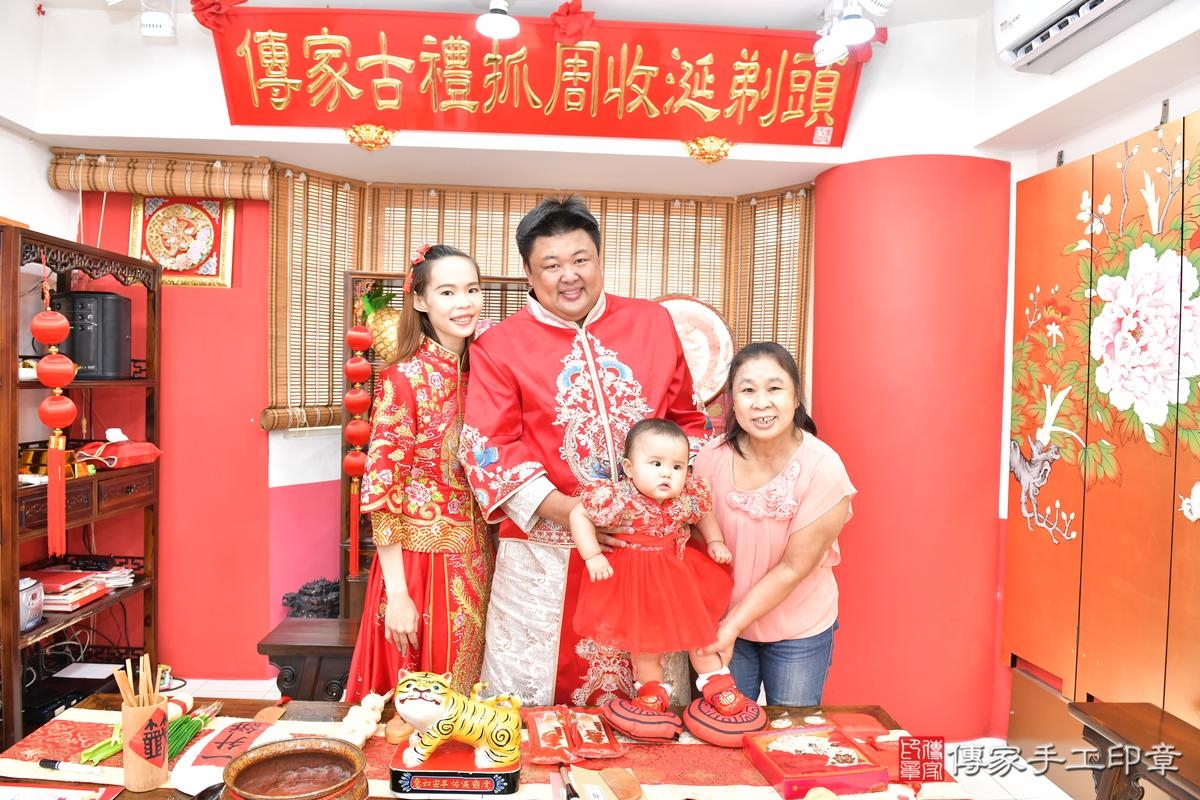 傳家手工印章高雄店、抓周、度晬、中國風會場、抓周道具物品、抓周證書、滿周歲、小羽寶寶、高雄市、拍照、生日快樂