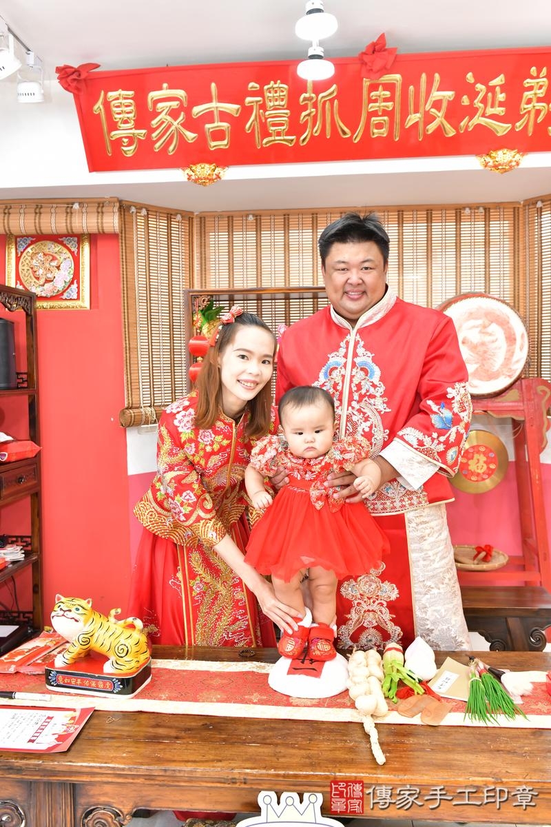 傳家手工印章高雄店、抓周、度晬、中國風會場、抓周道具物品、抓周證書、滿周歲、小羽寶寶、高雄市、拍照、生日快樂