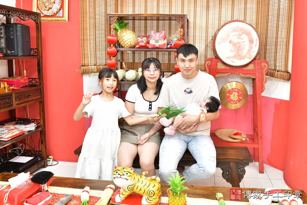 傳家手工印章高雄店、剃頭、滿月、剃胎毛、剃頭十禮、蓁蓁寶寶、高雄市、拍照、生日快樂