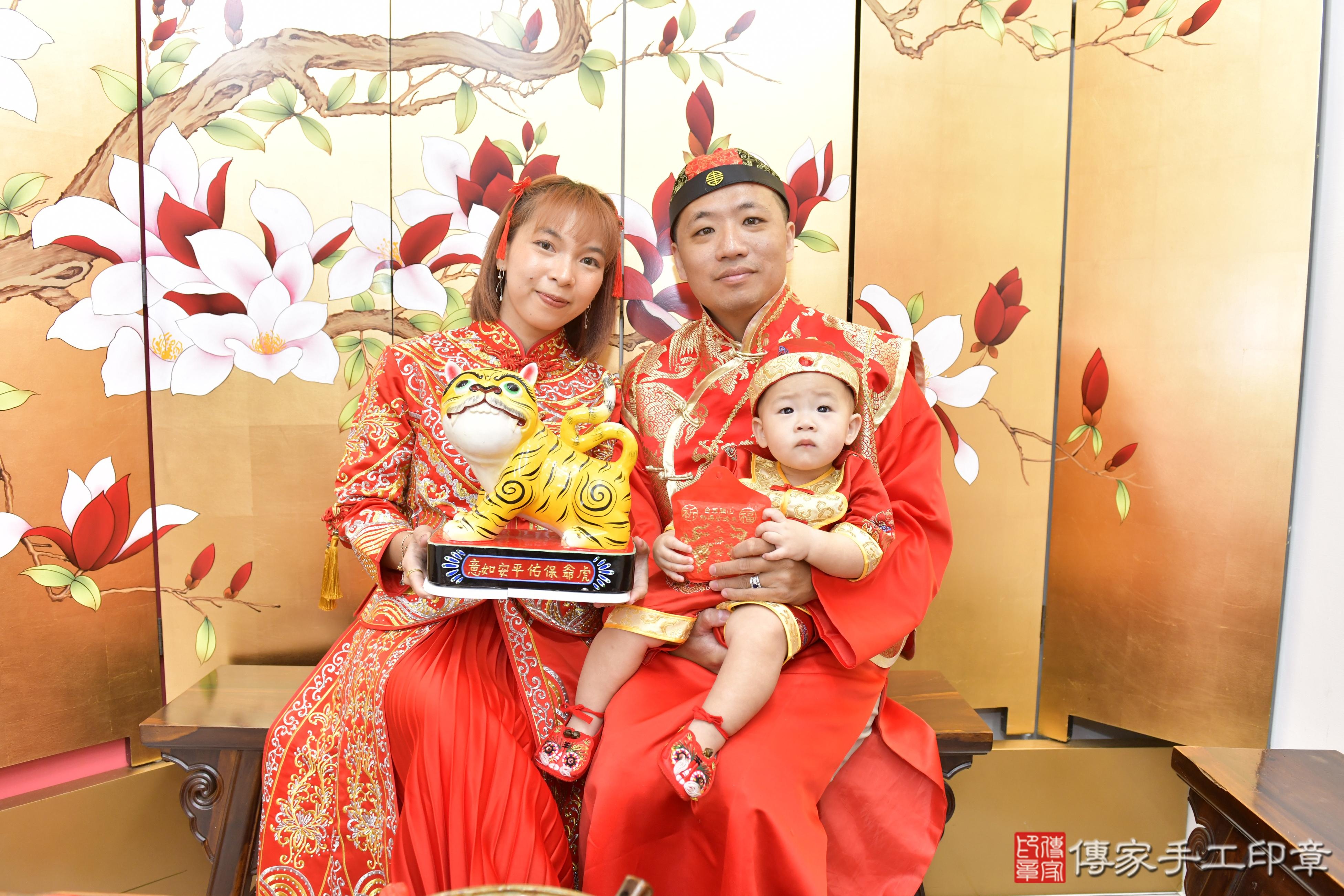 傳家手工印章新竹店、抓周、度晬、中國風會場、抓周道具物品、抓周證書、滿周歲、小祤寶寶、新竹市、拍照、生日快樂