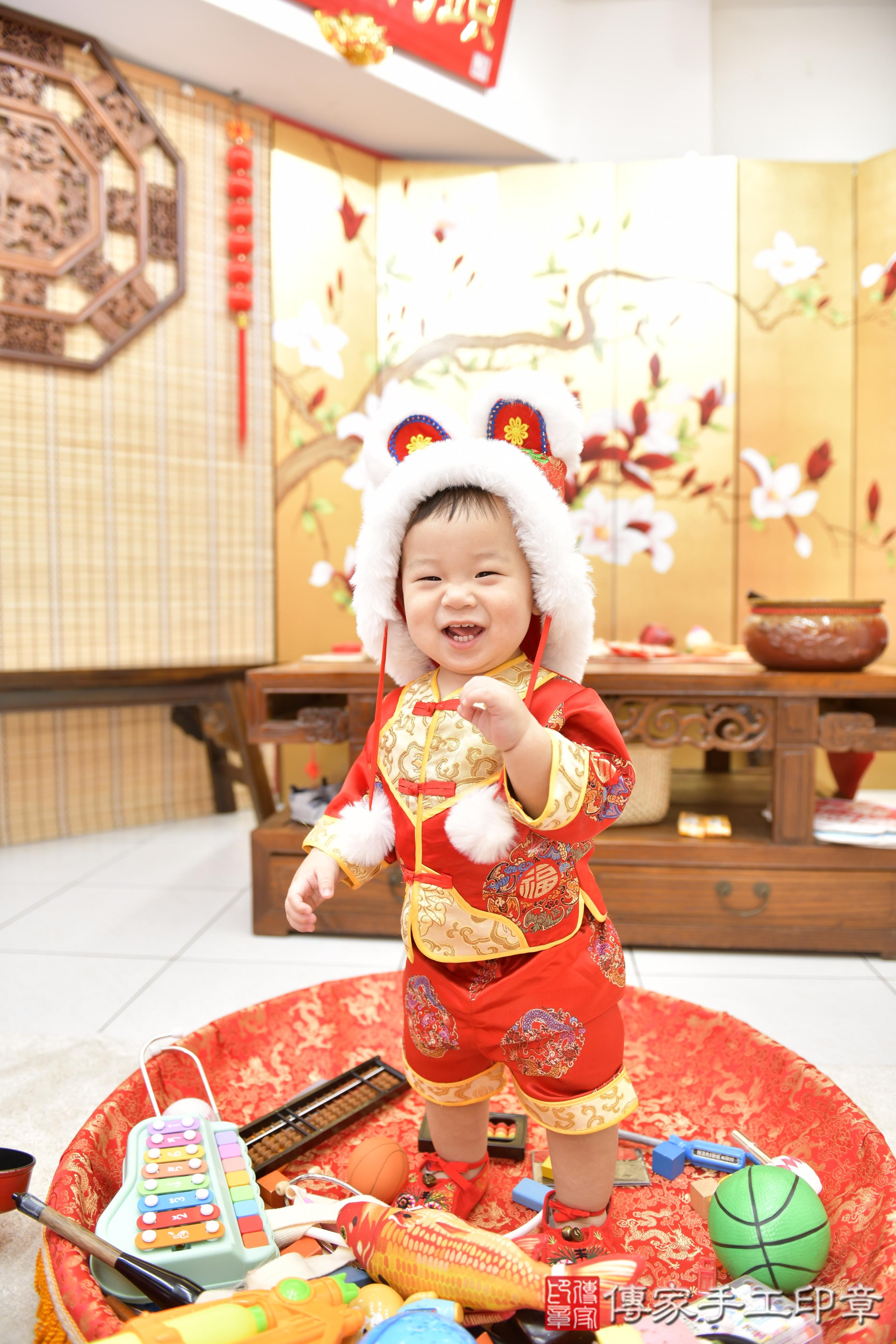 傳家手工印章新竹店、抓周、度晬、中國風會場、抓周道具物品、抓周證書、滿周歲、小祤寶寶、新竹市、拍照、生日快樂
