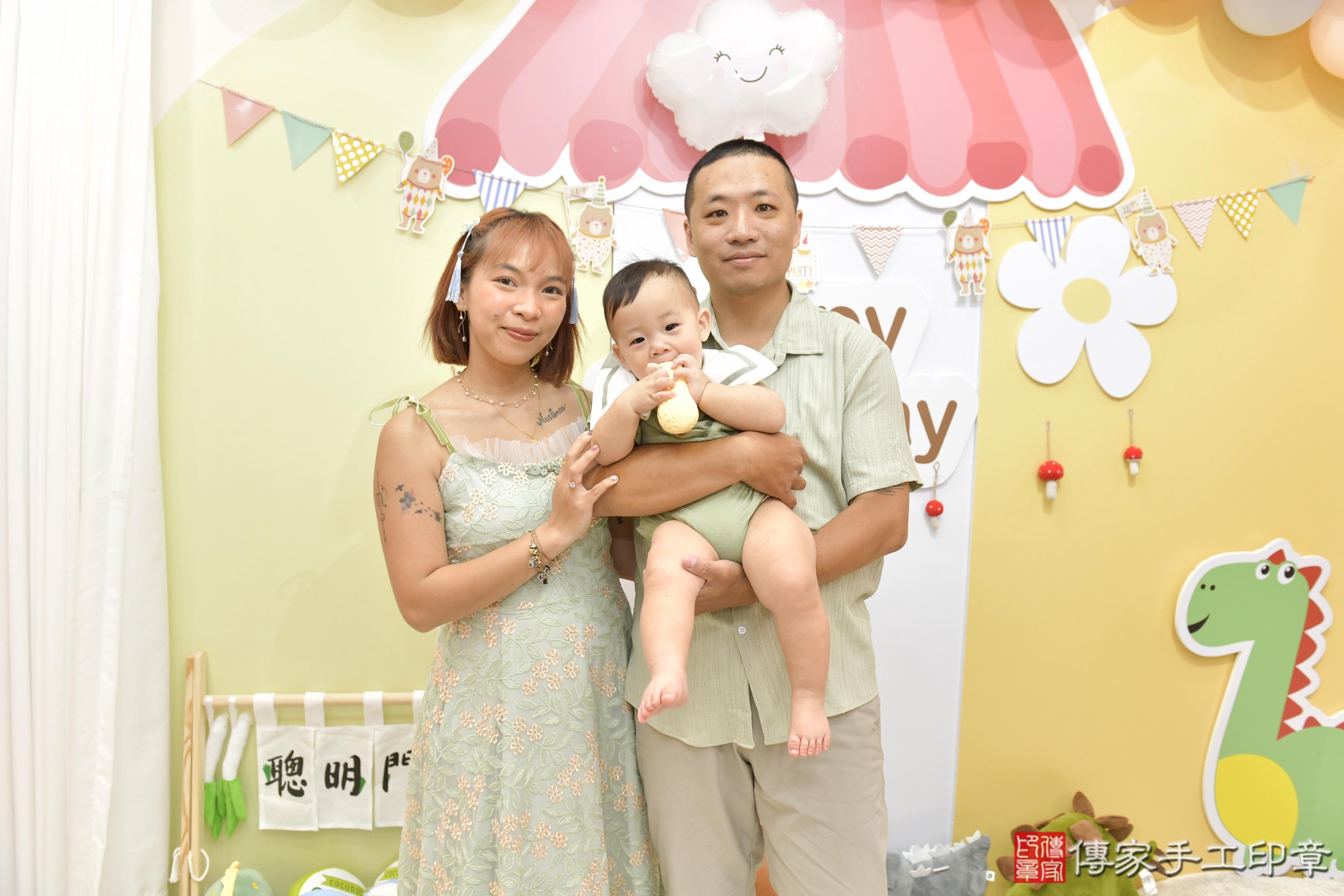 傳家手工印章新竹店、抓周、度晬、中國風會場、抓周道具物品、抓周證書、滿周歲、小祤寶寶、新竹市、拍照、生日快樂