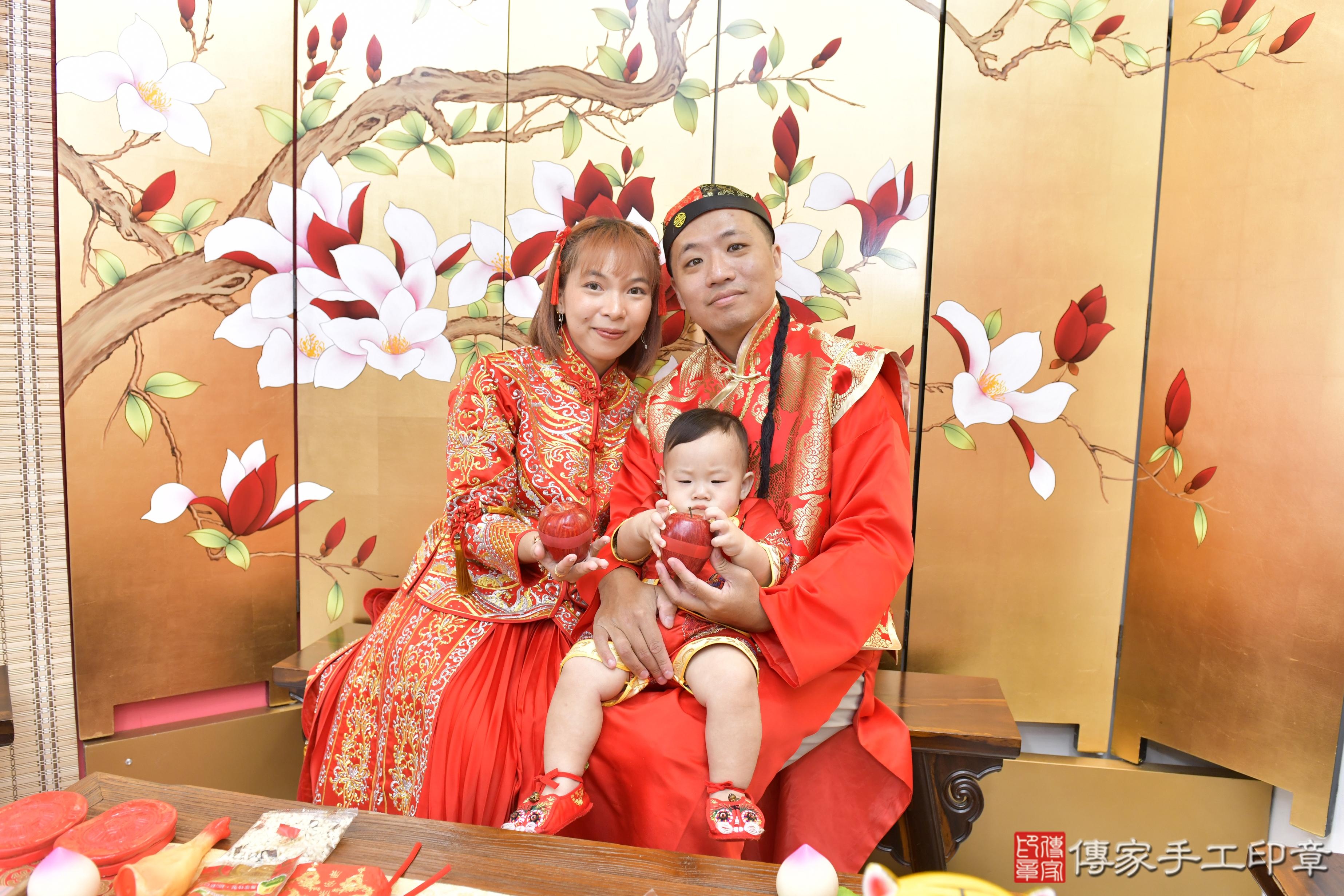 傳家手工印章新竹店、抓周、度晬、中國風會場、抓周道具物品、抓周證書、滿周歲、小祤寶寶、新竹市、拍照、生日快樂
