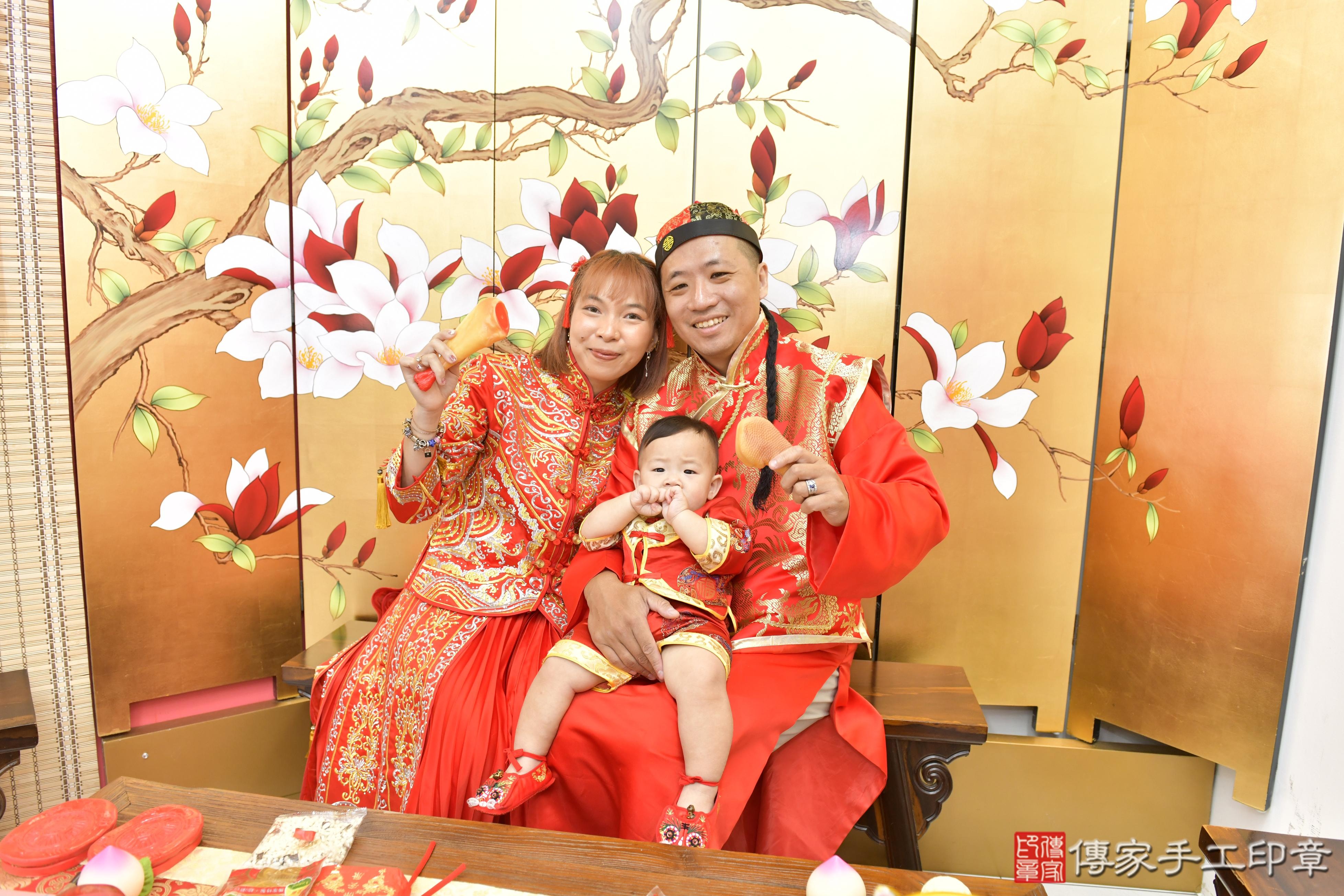 傳家手工印章新竹店、抓周、度晬、中國風會場、抓周道具物品、抓周證書、滿周歲、小祤寶寶、新竹市、拍照、生日快樂