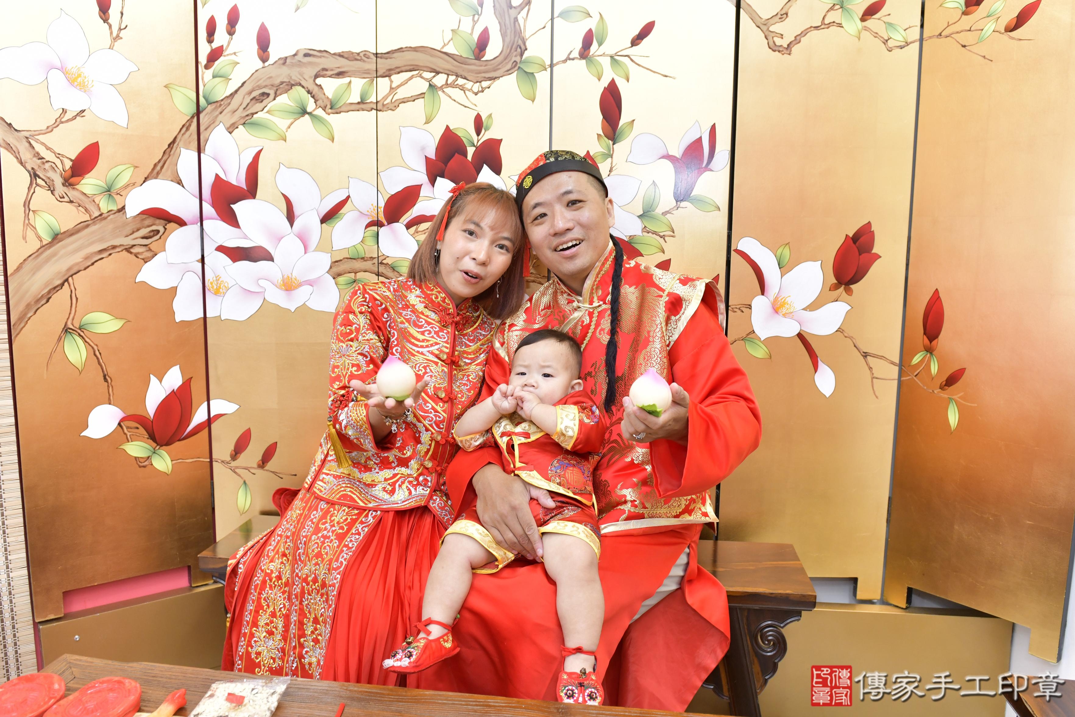 傳家手工印章新竹店、抓周、度晬、中國風會場、抓周道具物品、抓周證書、滿周歲、小祤寶寶、新竹市、拍照、生日快樂