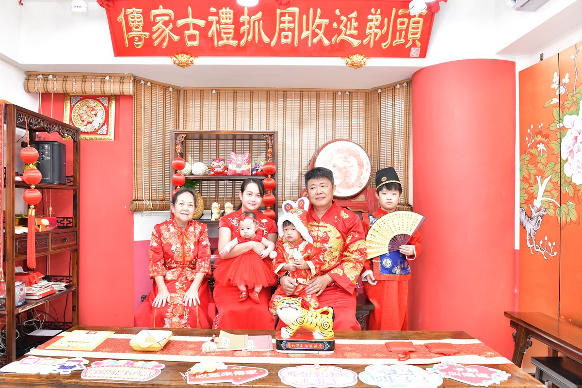 傳家手工印章高雄店、收涎、四個月、收涎餅、吉祥話、倪倪寶寶、高雄市、拍照、生日快樂