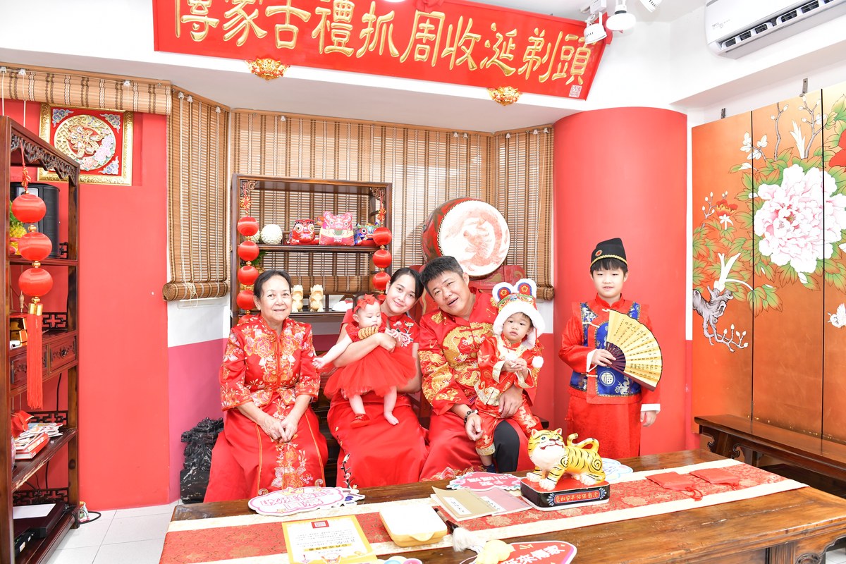 傳家手工印章高雄店、收涎、四個月、收涎餅、吉祥話、倪倪寶寶、高雄市、拍照、生日快樂