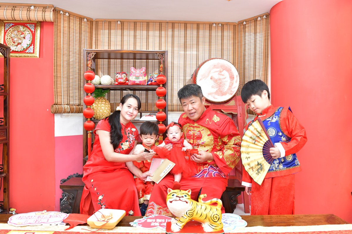 傳家手工印章高雄店、收涎、四個月、收涎餅、吉祥話、倪倪寶寶、高雄市、拍照、生日快樂