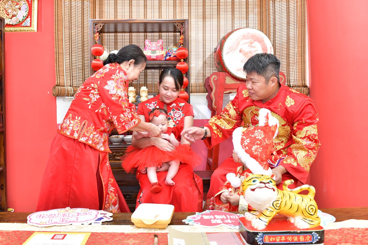 傳家手工印章高雄店、收涎、四個月、收涎餅、吉祥話、倪倪寶寶、高雄市、拍照、生日快樂