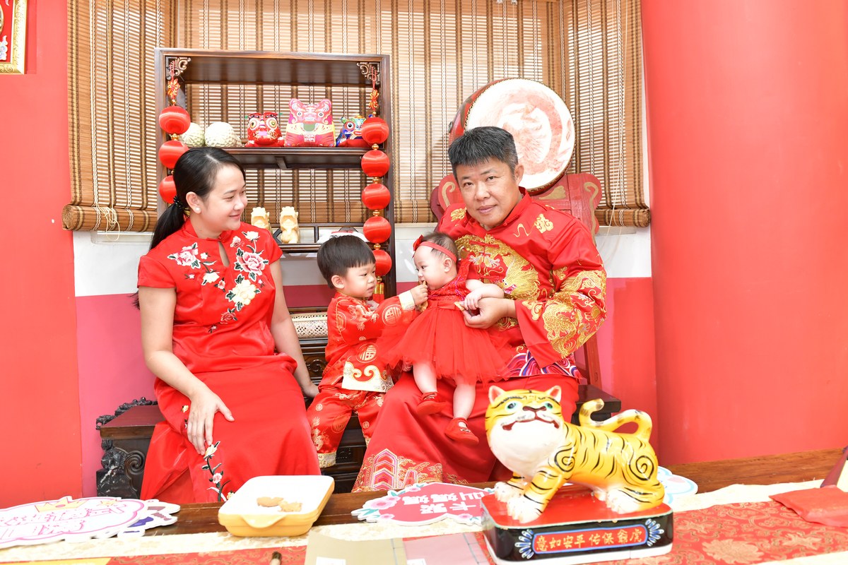 傳家手工印章高雄店、收涎、四個月、收涎餅、吉祥話、倪倪寶寶、高雄市、拍照、生日快樂