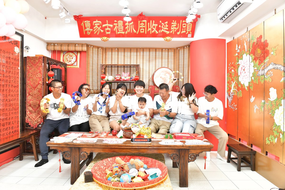 傳家手工印章高雄店、抓周、度晬、中國風會場、抓周道具物品、抓周證書、滿周歲、小桐寶寶、高雄市、拍照、生日快樂