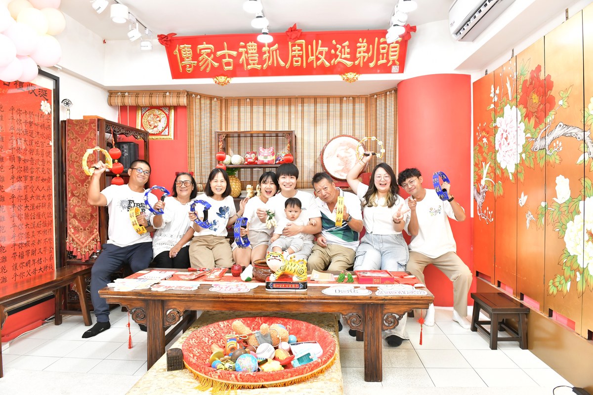 傳家手工印章高雄店、抓周、度晬、中國風會場、抓周道具物品、抓周證書、滿周歲、小桐寶寶、高雄市、拍照、生日快樂