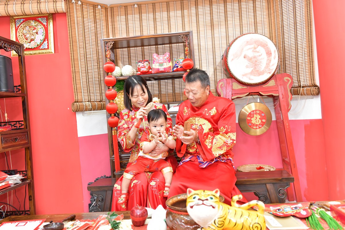 傳家手工印章高雄店、抓周、度晬、中國風會場、抓周道具物品、抓周證書、滿周歲、小桐寶寶、高雄市、拍照、生日快樂