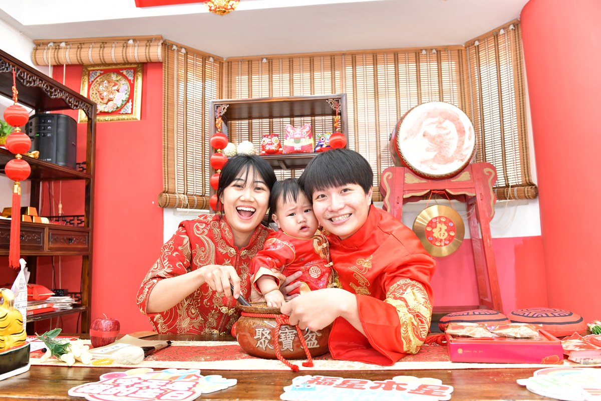 傳家手工印章高雄店、抓周、度晬、中國風會場、抓周道具物品、抓周證書、滿周歲、小桐寶寶、高雄市、拍照、生日快樂
