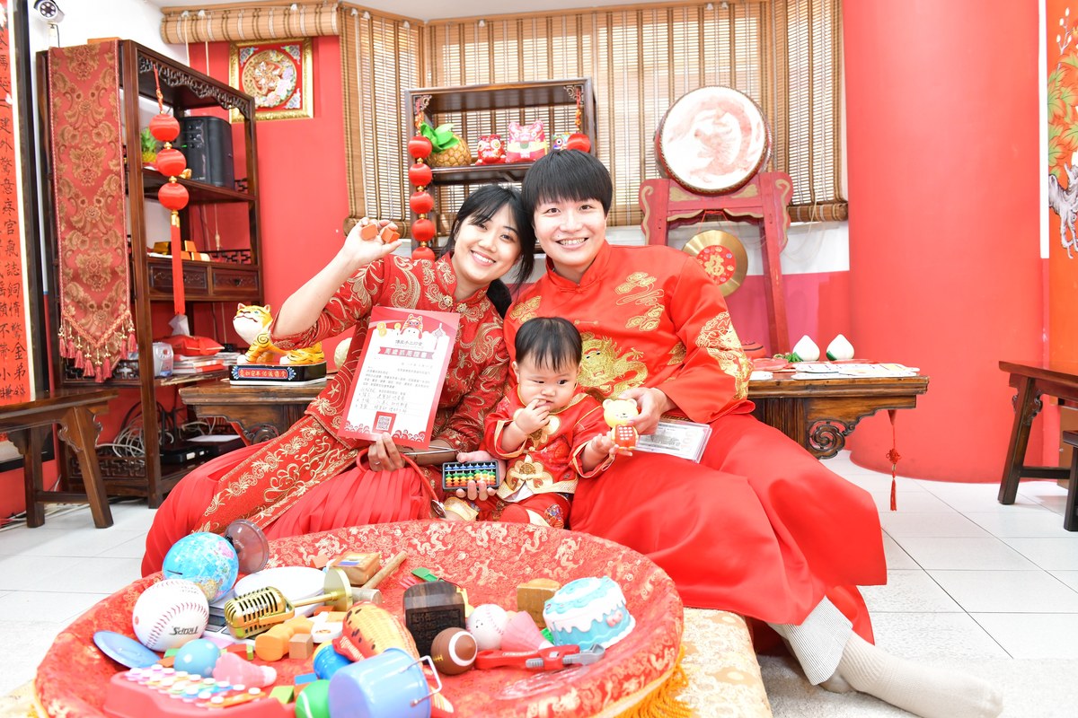 傳家手工印章高雄店、抓周、度晬、中國風會場、抓周道具物品、抓周證書、滿周歲、小桐寶寶、高雄市、拍照、生日快樂
