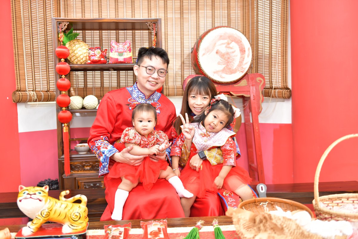 傳家手工印章高雄店、抓周、度晬、中國風會場、抓周道具物品、抓周證書、滿周歲、沄沄寶寶、高雄市、拍照、生日快樂