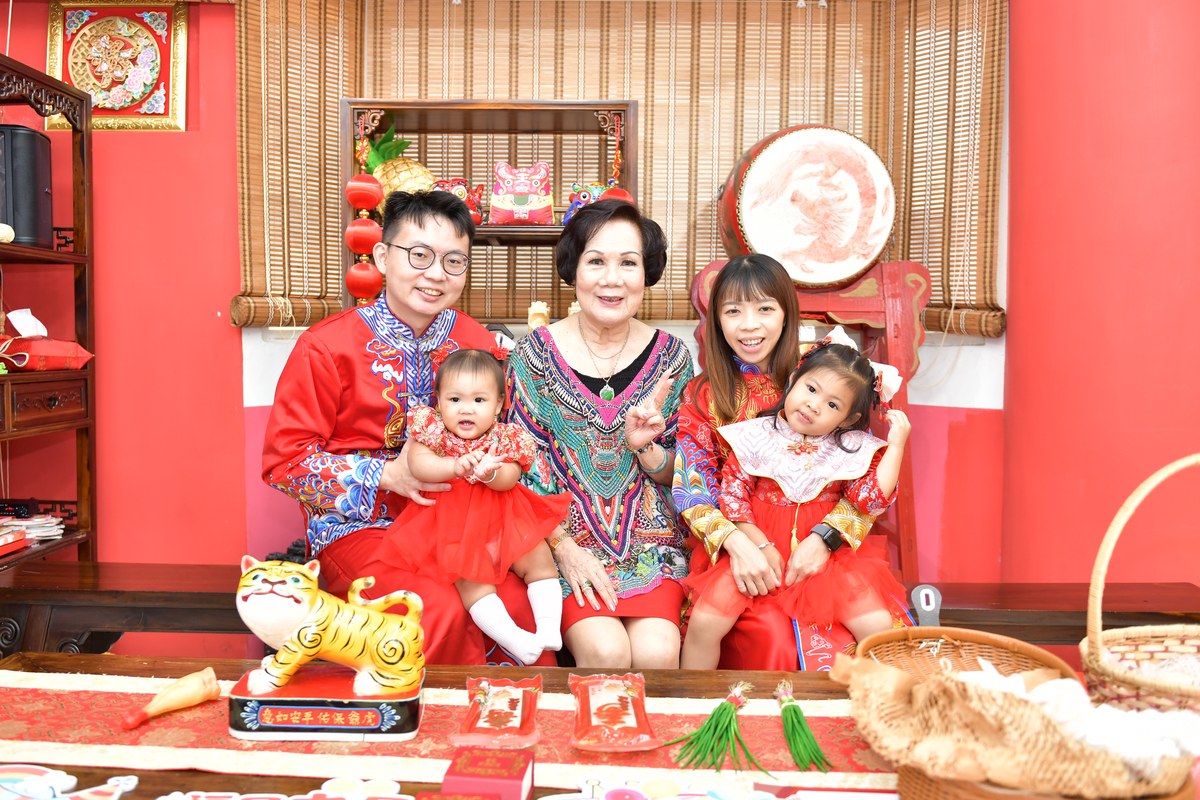 傳家手工印章高雄店、抓周、度晬、中國風會場、抓周道具物品、抓周證書、滿周歲、沄沄寶寶、高雄市、拍照、生日快樂