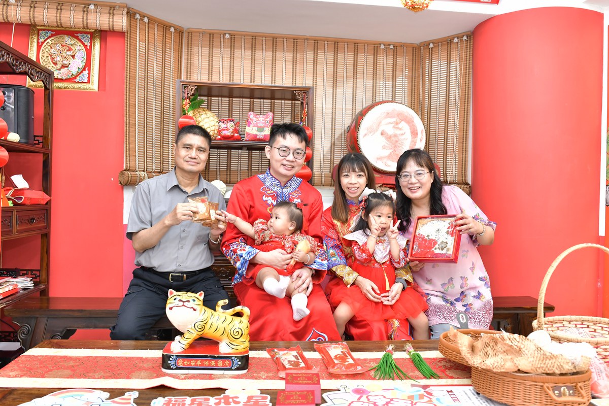 傳家手工印章高雄店、抓周、度晬、中國風會場、抓周道具物品、抓周證書、滿周歲、沄沄寶寶、高雄市、拍照、生日快樂