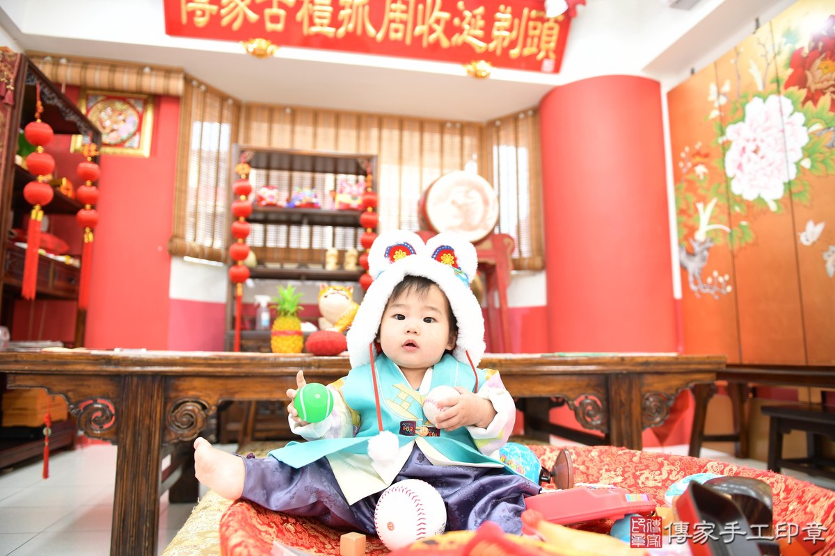傳家手工印章高雄店、抓周、度晬、中國風會場、抓周道具物品、抓周證書、滿周歲、隆隆寶寶、高雄市、拍照、生日快樂