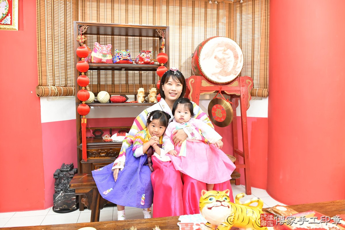 傳家手工印章高雄店、抓周、度晬、中國風會場、抓周道具物品、抓周證書、滿周歲、小桔寶寶、高雄市、拍照、生日快樂