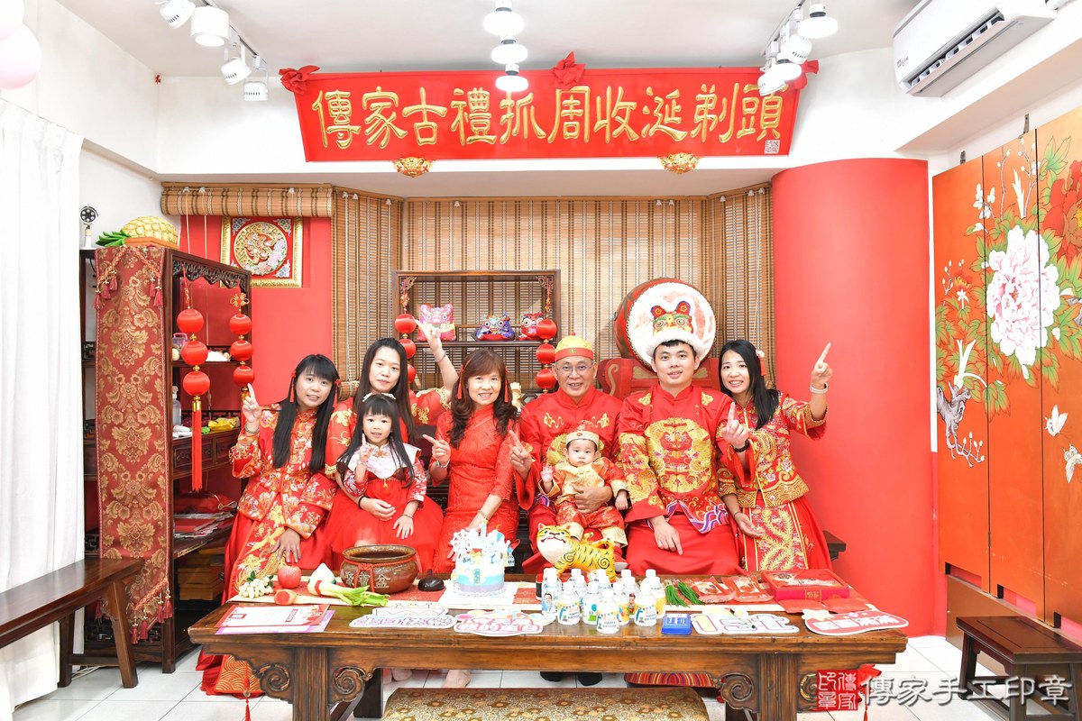 傳家手工印章高雄店、美式抓周、抓周道具、未來職業、滿周歲、小炘寶寶、高雄市、拍照、生日快樂