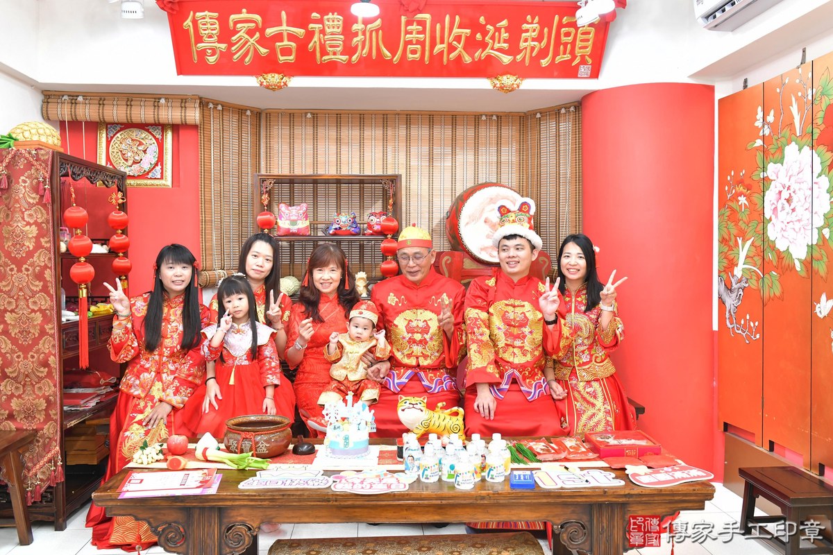 傳家手工印章高雄店、美式抓周、抓周道具、未來職業、滿周歲、小炘寶寶、高雄市、拍照、生日快樂