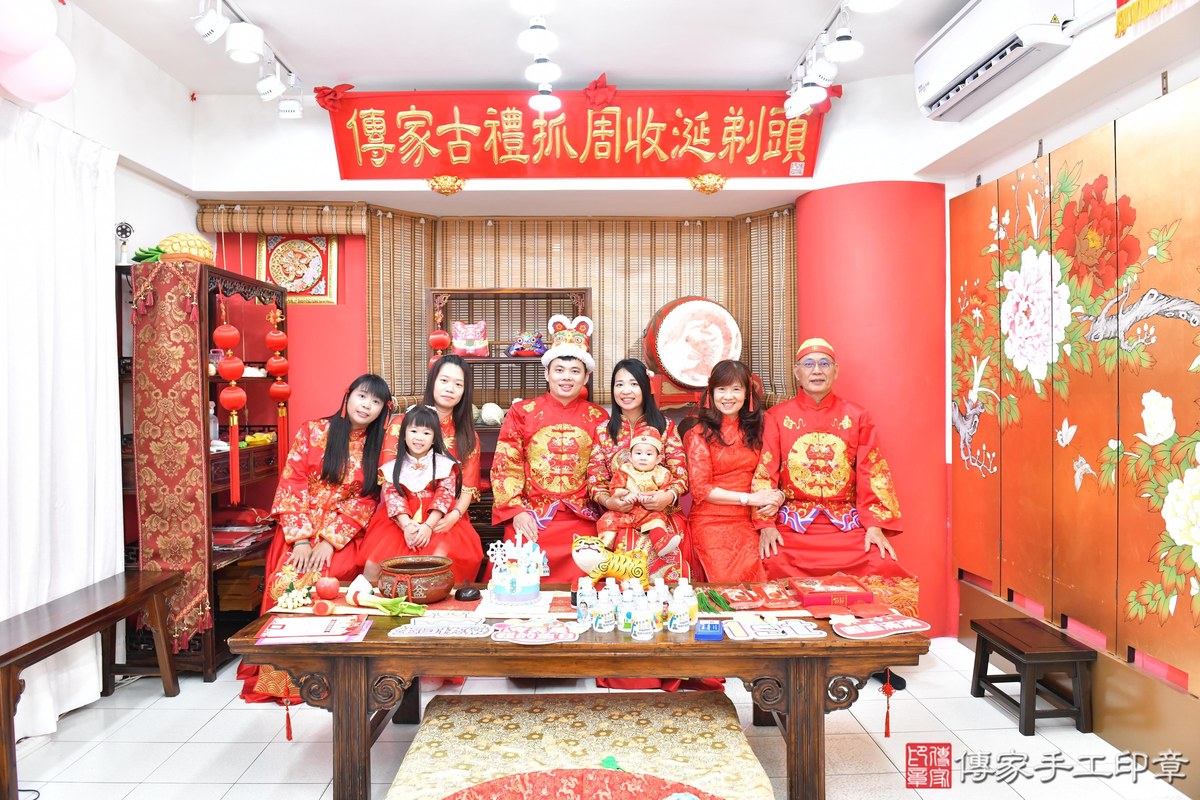 傳家手工印章高雄店、美式抓周、抓周道具、未來職業、滿周歲、小炘寶寶、高雄市、拍照、生日快樂