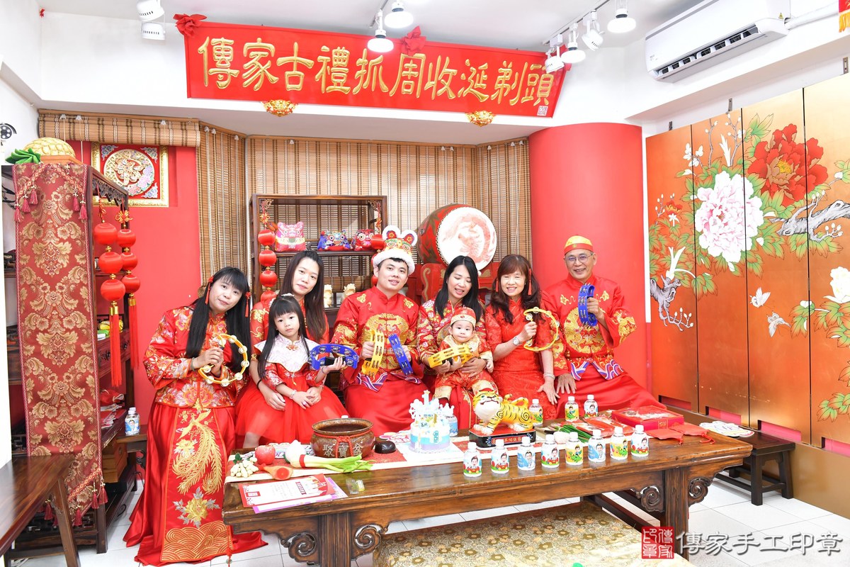 傳家手工印章高雄店、美式抓周、抓周道具、未來職業、滿周歲、小炘寶寶、高雄市、拍照、生日快樂