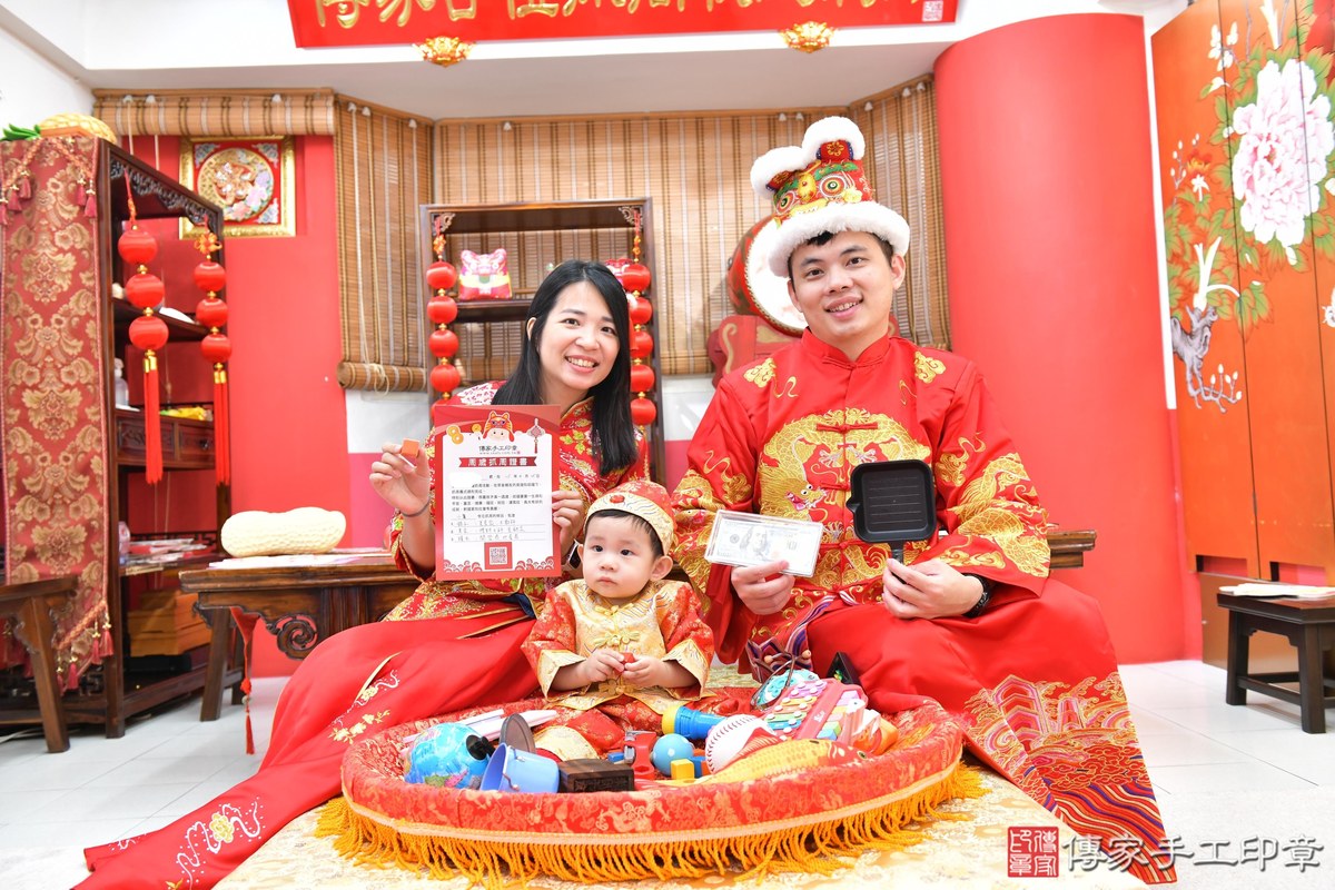 傳家手工印章高雄店、美式抓周、抓周道具、未來職業、滿周歲、小炘寶寶、高雄市、拍照、生日快樂