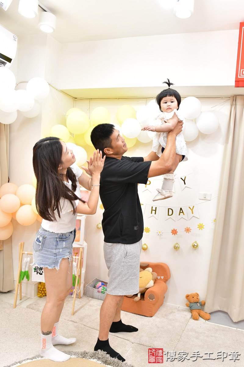 傳家手工印章高雄店、美式抓周、抓周道具、未來職業、滿周歲、玧玧寶寶、高雄市、拍照、生日快樂