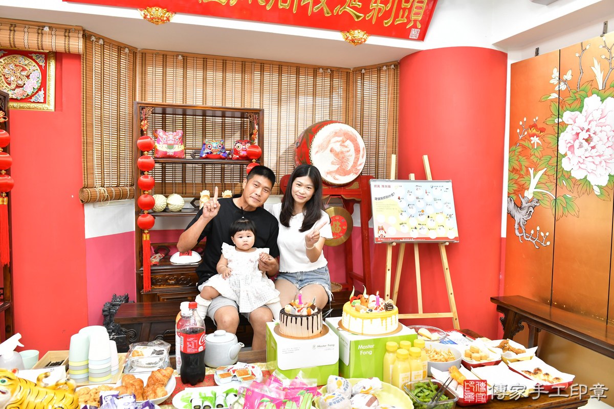 傳家手工印章高雄店、美式抓周、抓周道具、未來職業、滿周歲、玧玧寶寶、高雄市、拍照、生日快樂