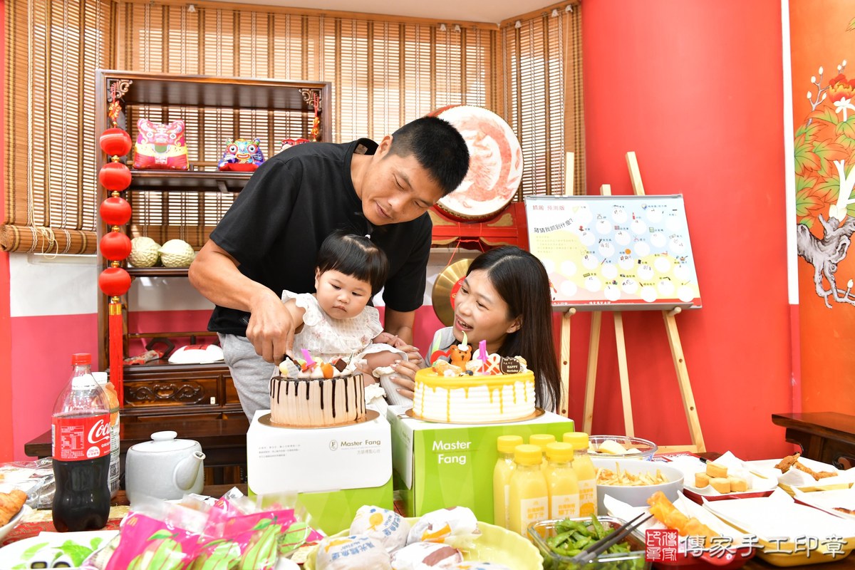傳家手工印章高雄店、美式抓周、抓周道具、未來職業、滿周歲、玧玧寶寶、高雄市、拍照、生日快樂