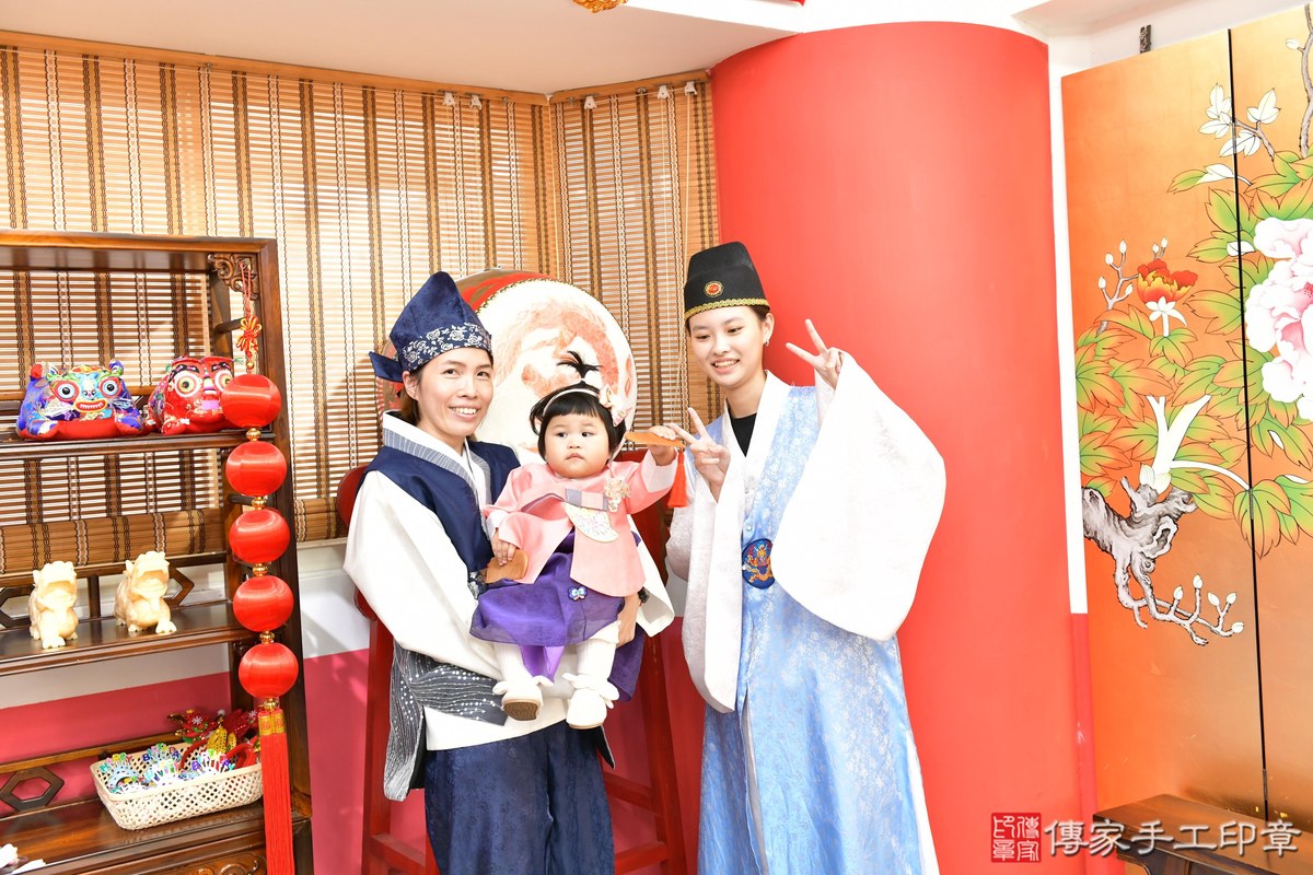 傳家手工印章高雄店、美式抓周、抓周道具、未來職業、滿周歲、玧玧寶寶、高雄市、拍照、生日快樂