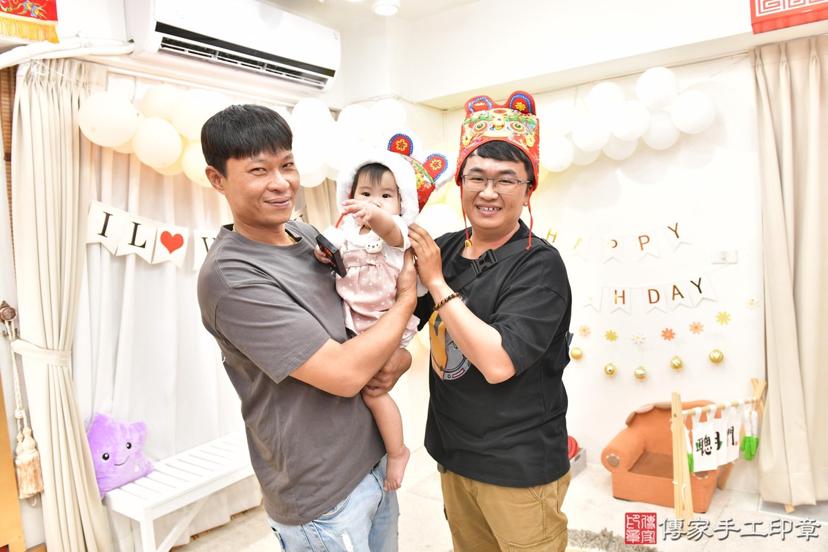 傳家手工印章高雄店、美式抓周、抓周道具、未來職業、滿周歲、淇淇寶寶、高雄市、拍照、生日快樂