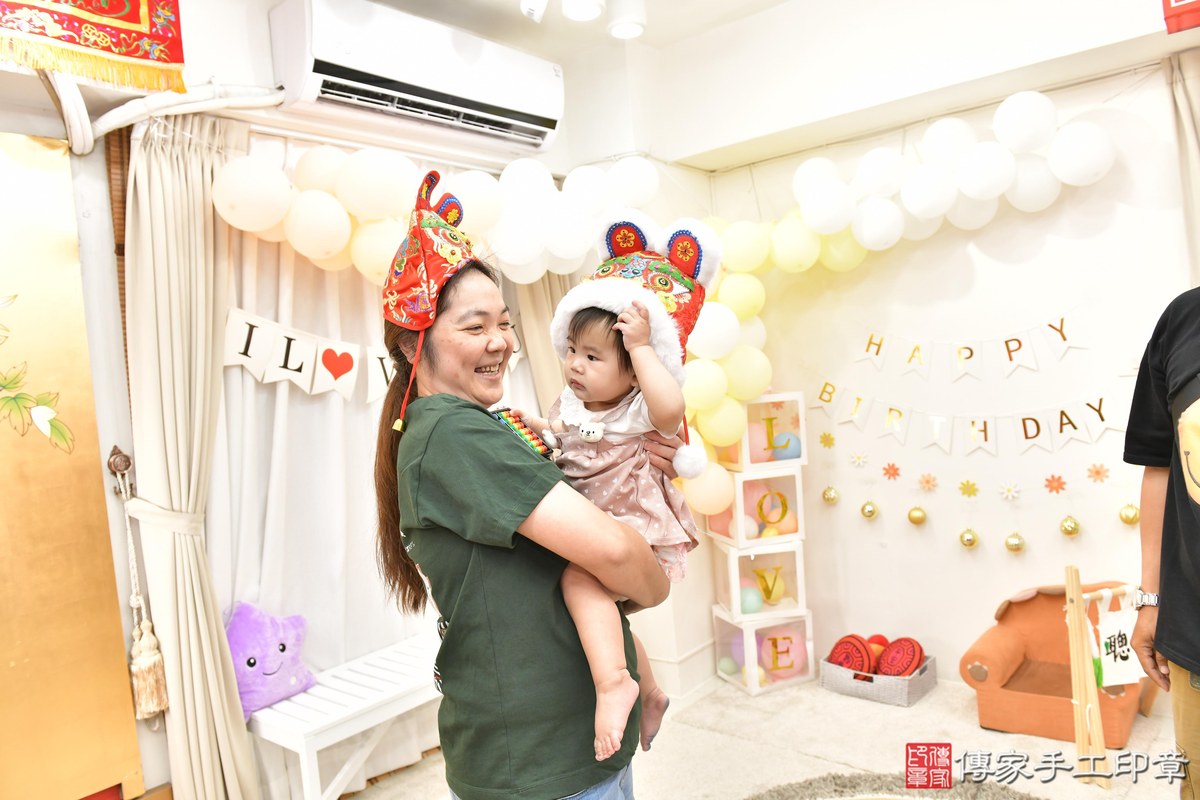 傳家手工印章高雄店、美式抓周、抓周道具、未來職業、滿周歲、淇淇寶寶、高雄市、拍照、生日快樂