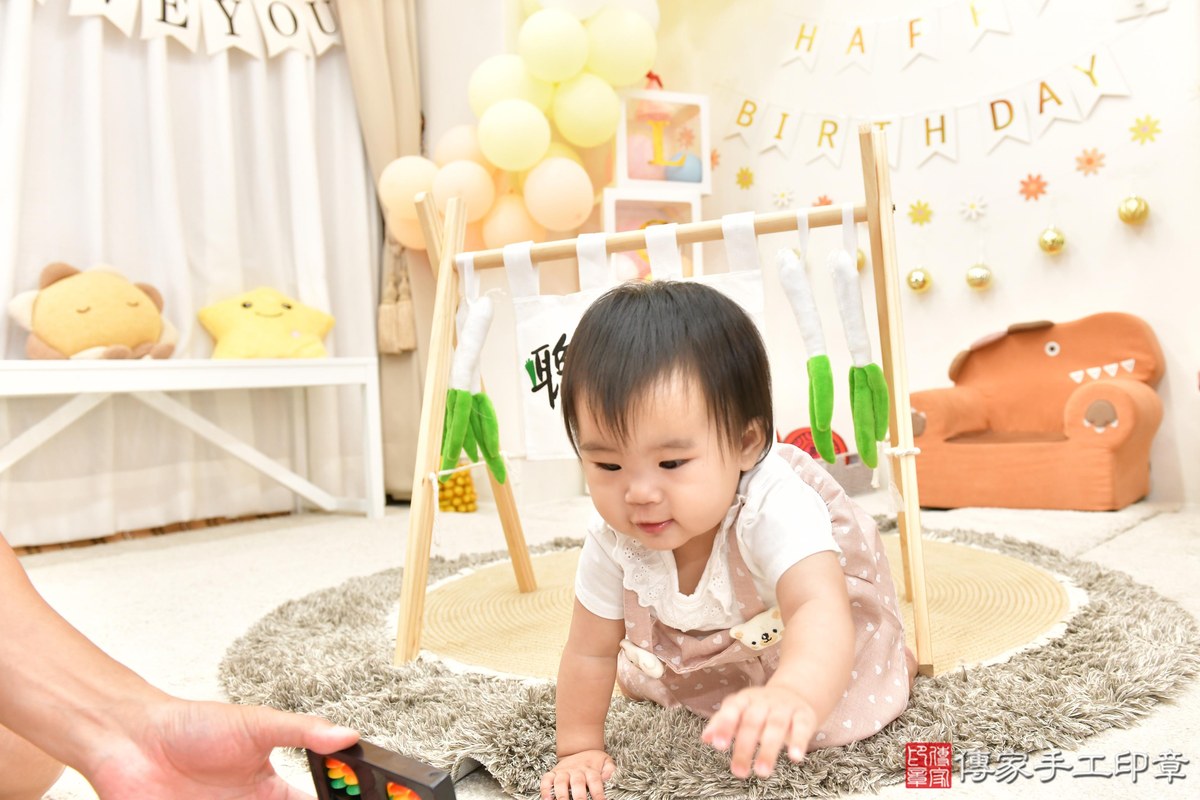 傳家手工印章高雄店、美式抓周、抓周道具、未來職業、滿周歲、淇淇寶寶、高雄市、拍照、生日快樂