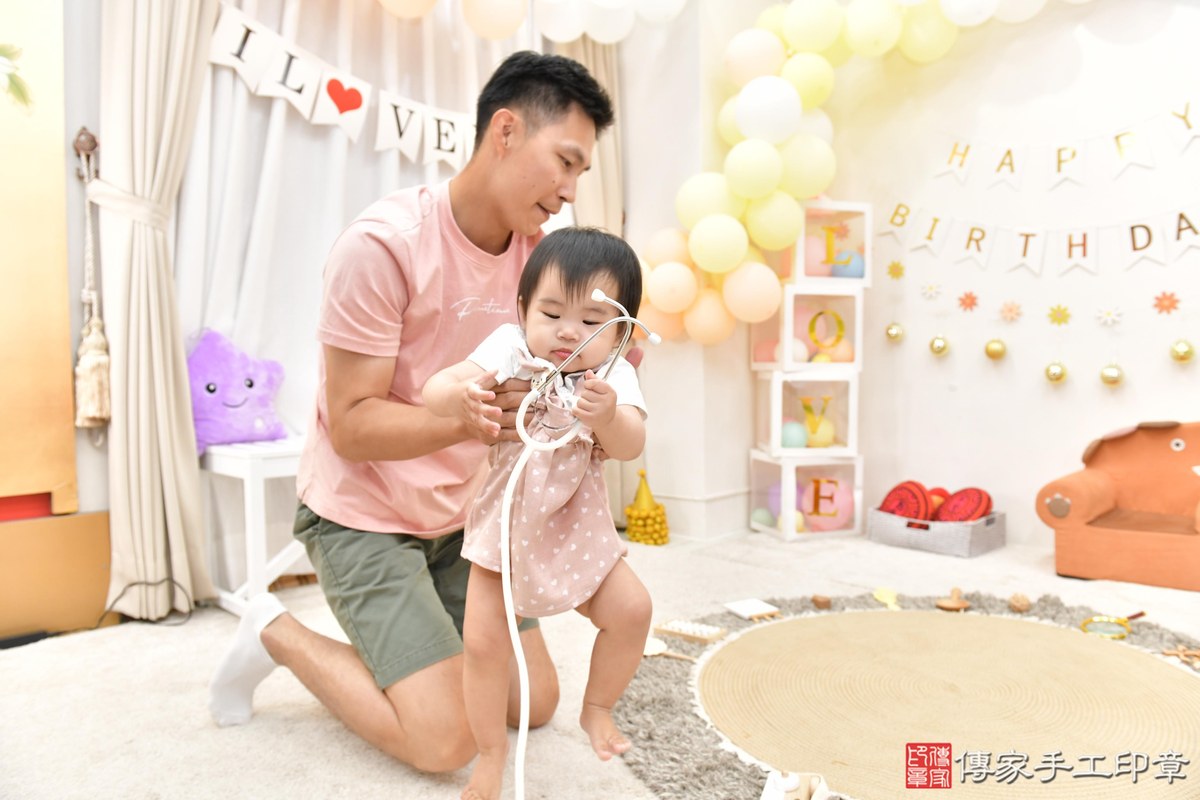 傳家手工印章高雄店、美式抓周、抓周道具、未來職業、滿周歲、淇淇寶寶、高雄市、拍照、生日快樂